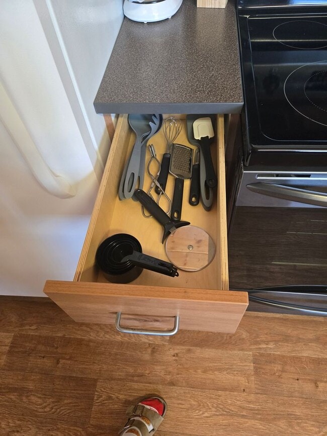 Building Photo - Fully furnished long term rental