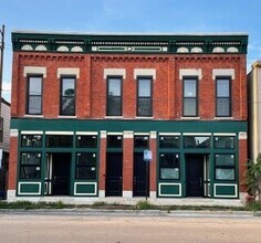Building Photo - 1318 W Erie St