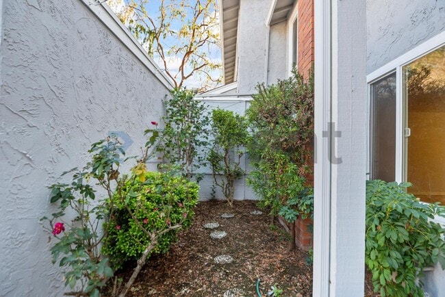 Building Photo - 1123 Glengarry Dr