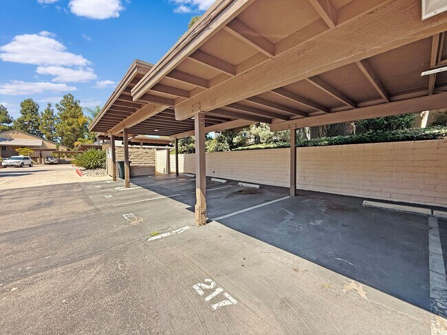 Building Photo - Beautiful 1 Bedroom/1 Bathroom Condo Locat...