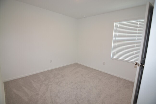 Building Photo - 26926 Dalmatian Bellflower Dr