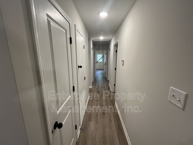 Building Photo - 4503 Suncrest Dr