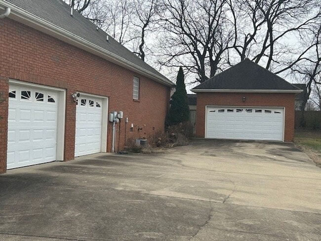 Building Photo - 4236 N Woodstock Dr