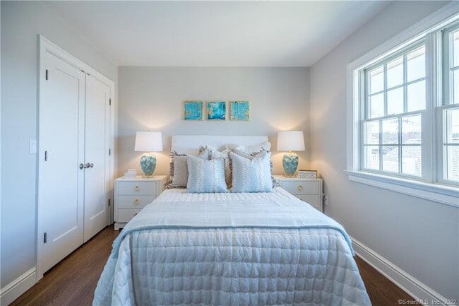 Building Photo - 201 Main St