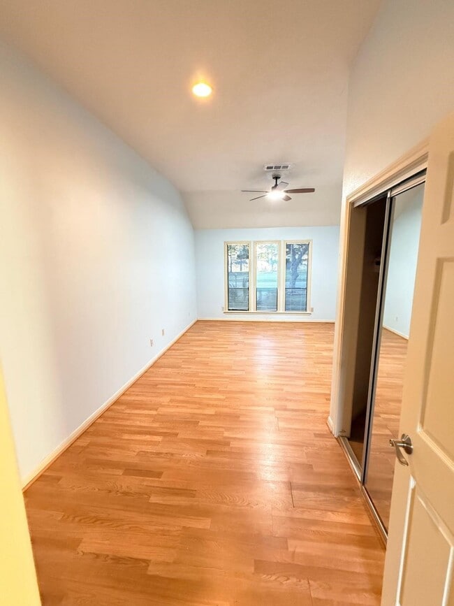 Building Photo - 16214 Dunmoor Dr