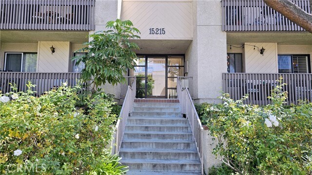 Building Photo - 15215 Magnolia Blvd