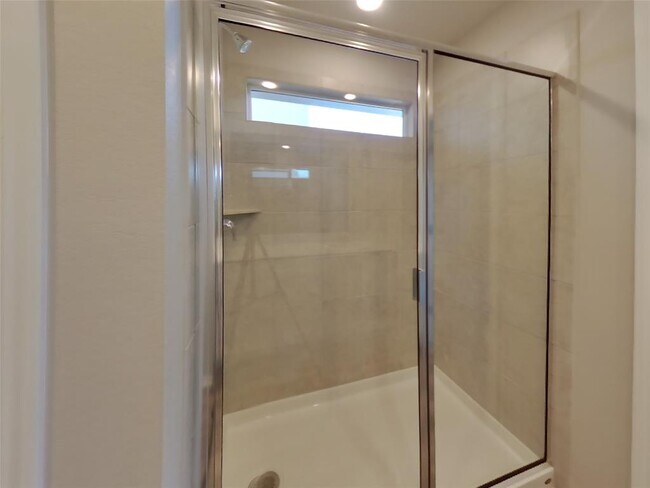 Building Photo - 5300 Saddle Clb Dr