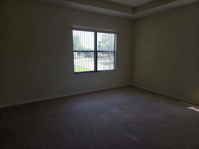 Building Photo - 1250 Clove Dr