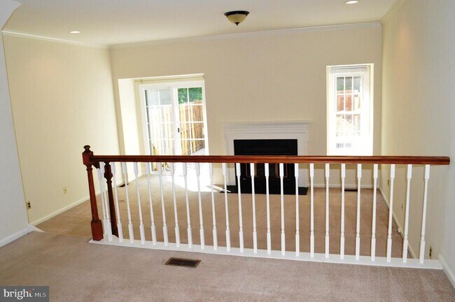 Building Photo - 422 Briar Creek Dr