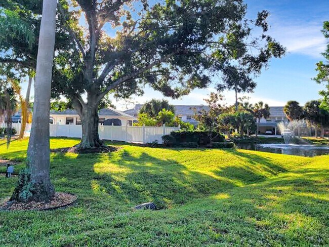 Building Photo - 928 Capri Isles Blvd