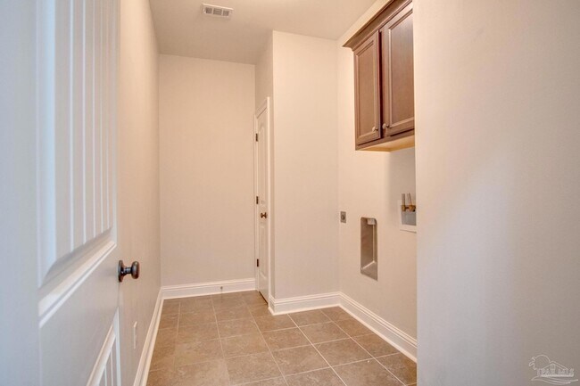 Building Photo - 4865 Spears St