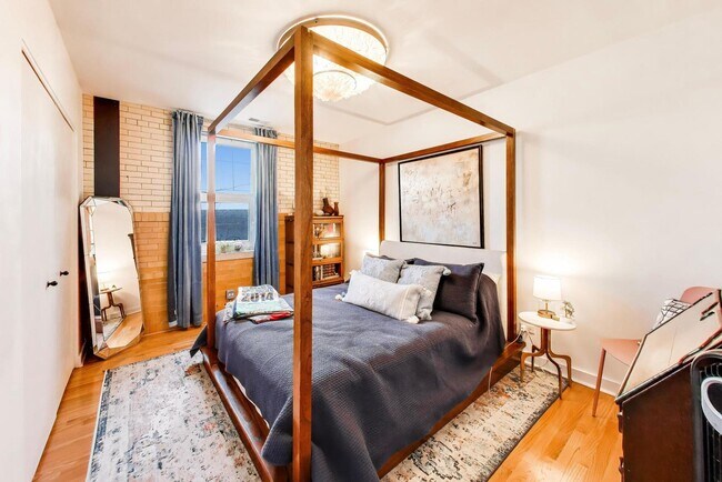 Building Photo - 1128 W Ardmore Ave