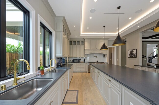 Building Photo - 517 N Camden Dr