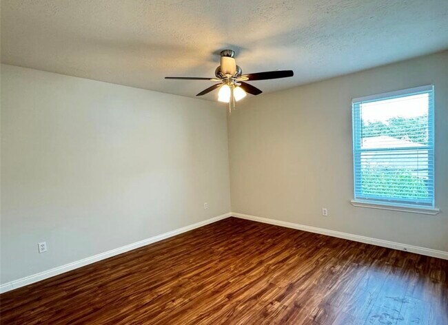 Building Photo - 5015 Cottonglen Ct