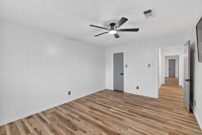 Building Photo - 2821 Metz Dr