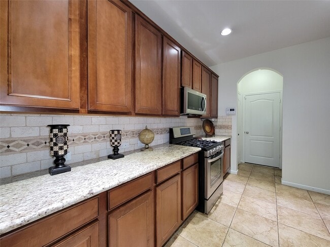 Building Photo - 5311 Timber Ct Hollow