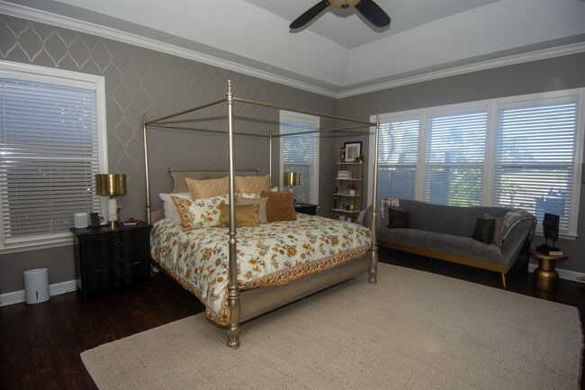 Building Photo - 500 Turnberry Ln