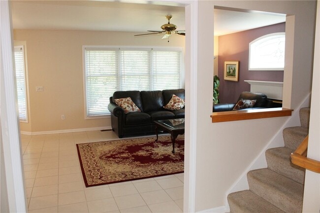 Building Photo - 121 Brittany Cir