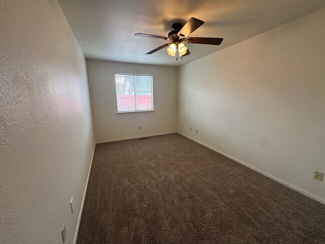 Building Photo - 2 Bedroom Unit for Rent