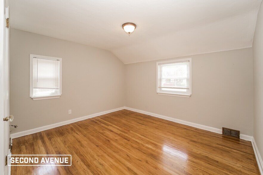 Building Photo - 945 Sunglow St