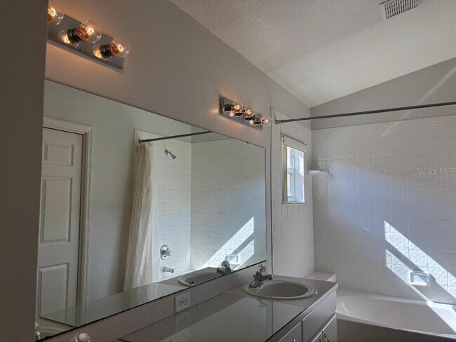 Building Photo - 30904 Burleigh Dr