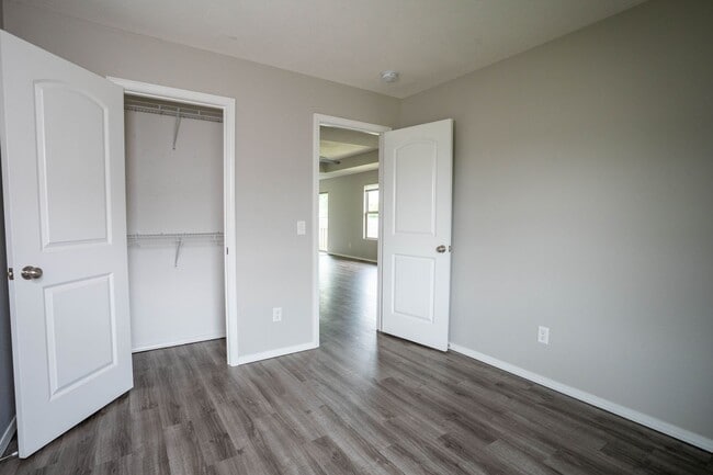 Building Photo - 3 bed home with NEW FLOORING AND FULLY FEN...