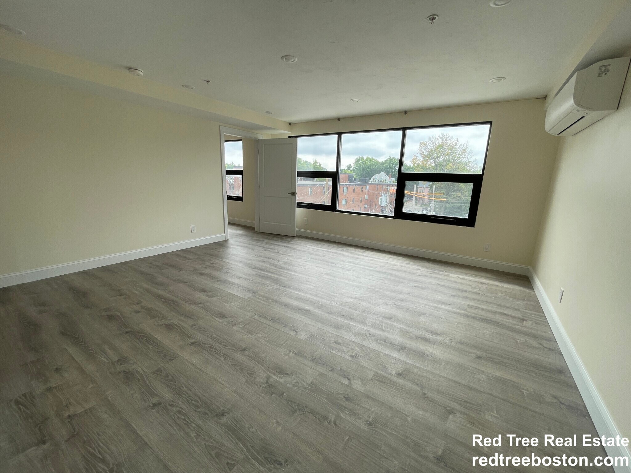 Building Photo - 1028a Commonwealth Ave