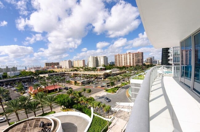 Building Photo - 17001 Collins Ave