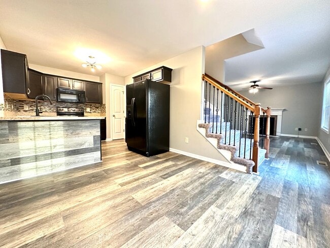 Building Photo - Price Improvement + Move-In Special Availa...
