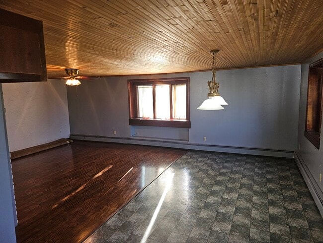 Building Photo - 19 Lloyd Dr