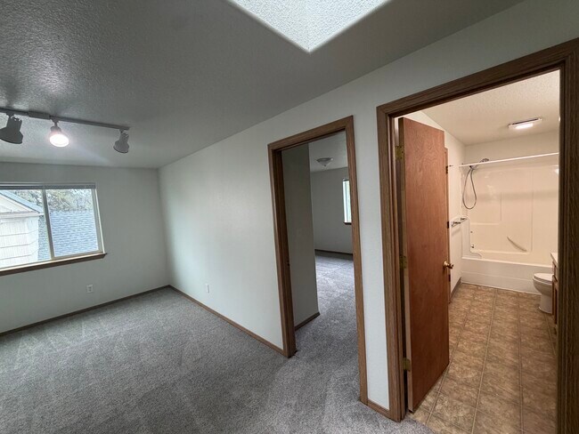 Building Photo - 1139 2nd St NW