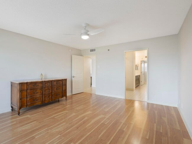 Building Photo - 7380 S Oriole Blvd