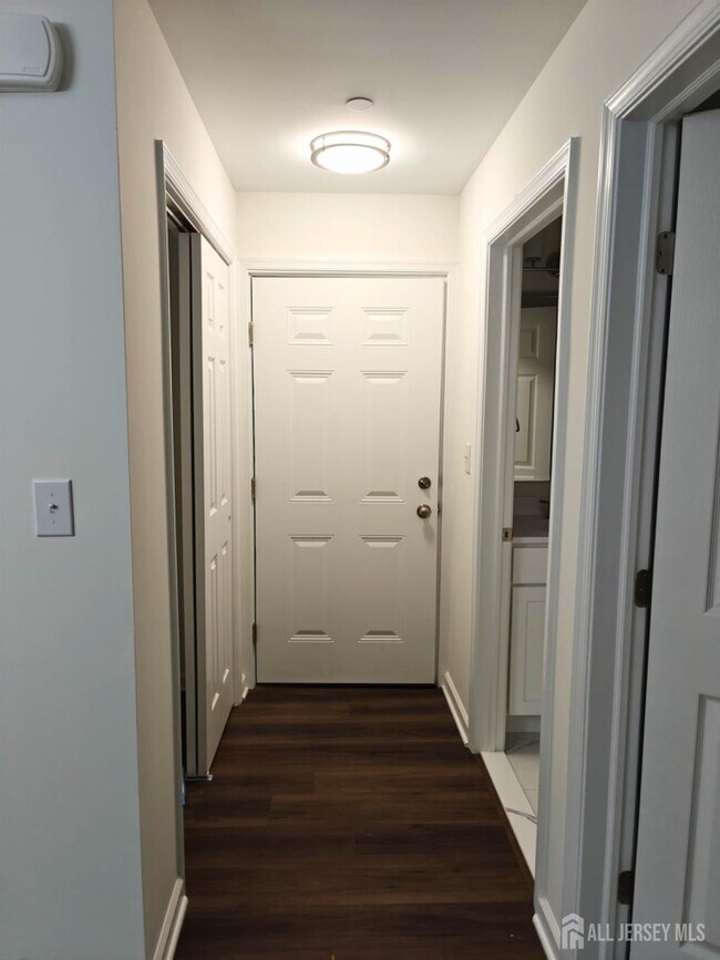 Building Photo - 1221 Waterford Dr