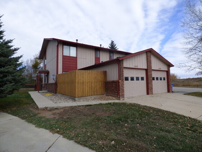 Building Photo - Spacious 2 Bed/1.5 Bath Duplex in West Loveland