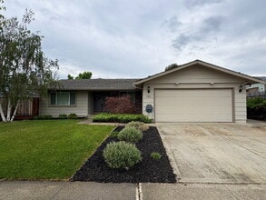 Building Photo - Spacious 3 Bedroom Gilroy Home with AC  & Attached Garage