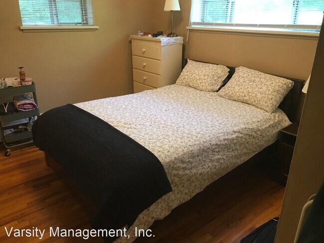 Building Photo - 1 br, 1 bath Apartment - 801 W. Madison 80...