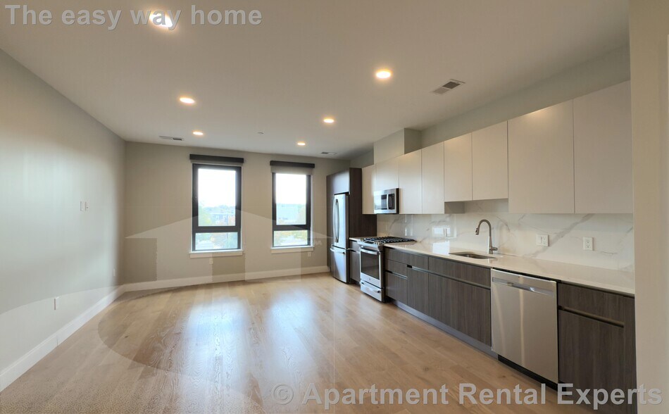 Building Photo - 9 Central St