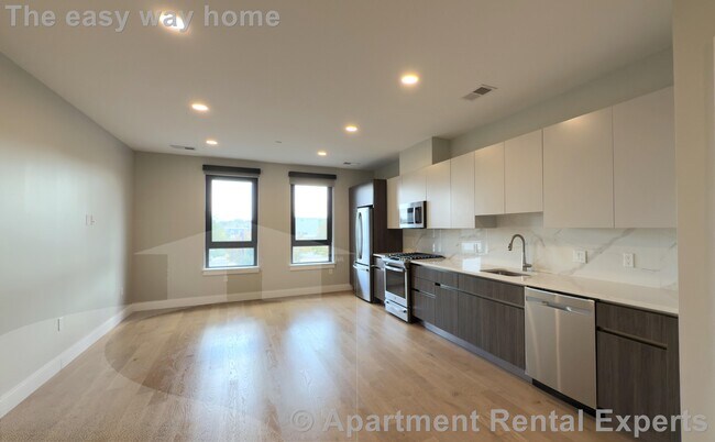 Building Photo - 9 Central St