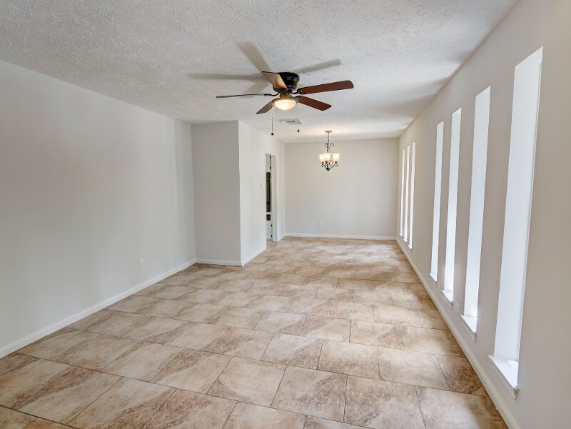 Building Photo - 1951 Round Spring Dr