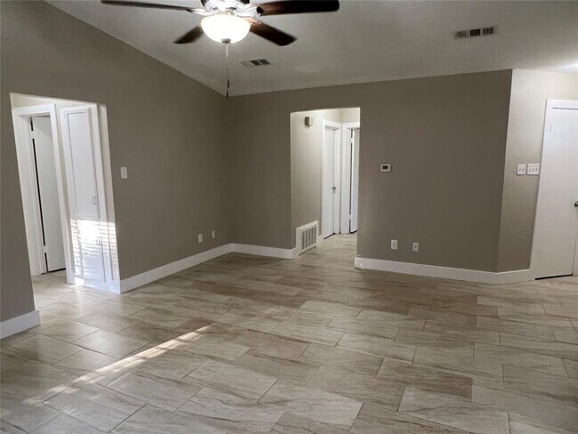 Building Photo - 5909 Avery Island Ave