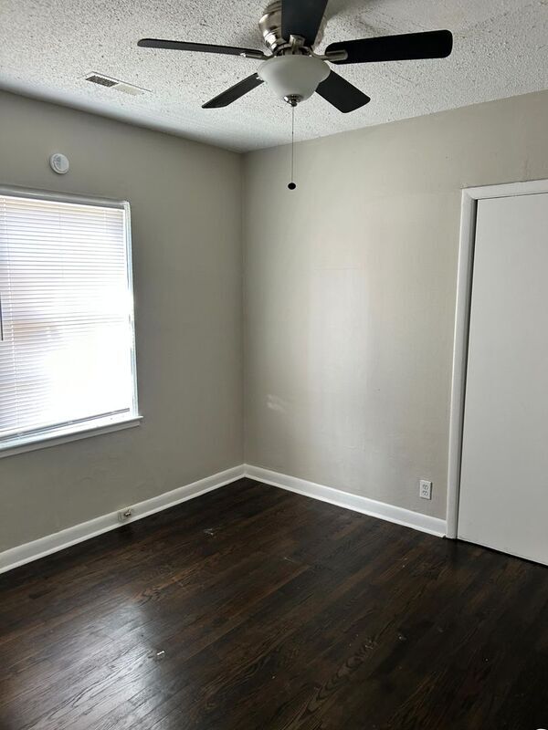 Building Photo - 525 Selma Rd