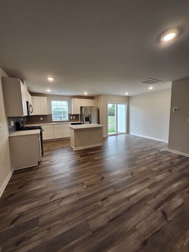 Building Photo - 723 Peyden Ln