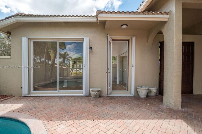 Building Photo - 2664 Edgewater Dr