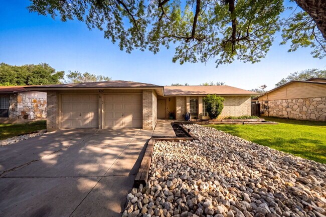 Building Photo - MINUTES FROM LACKLAND, MILES FROM BORING