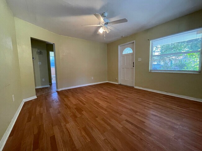 Building Photo - 1518 E Ellicott St