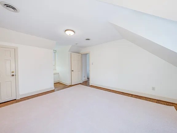 Building Photo - 9720 Burnett Dr