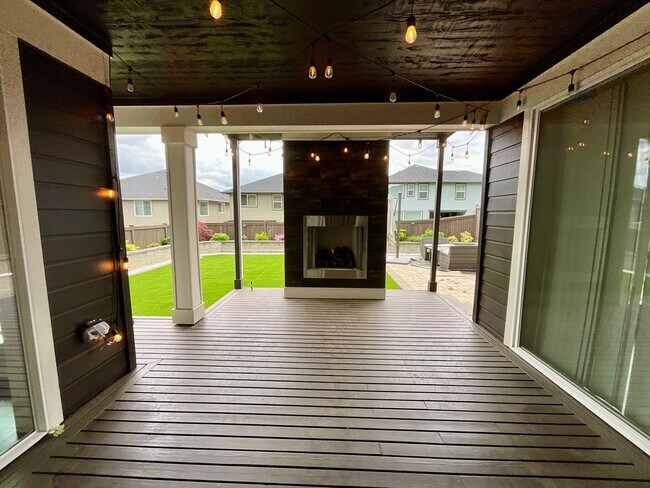 Building Photo - Beautiful and Spacious 4 Bedroom Home in M...