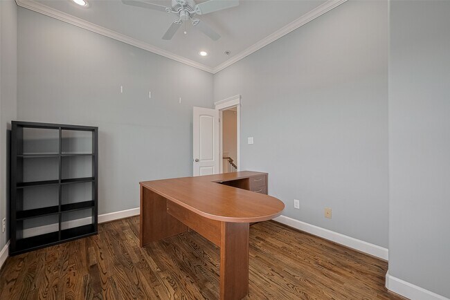 Building Photo - 2106-Bidwel1 Drive