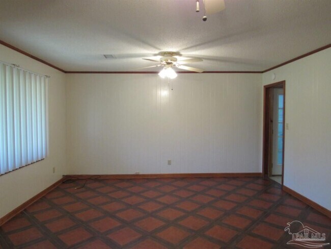 Building Photo - 6112 Hwy 95A N