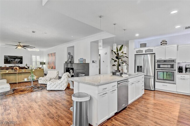 Building Photo - 9593 Los Cotos Ct